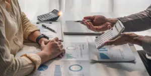 حسابرسی چگونه باعث افزایش اعتماد سرمایهگذاران و بهبود گزارشگری مالی میشود؟