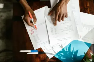 حسابرسی چگونه باعث افزایش اعتماد سرمایهگذاران و بهبود گزارشگری مالی میشود؟
