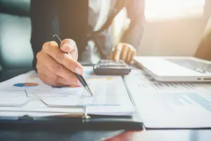 چگونه یک شرکت خدمات حسابداری خوب انتخاب کنیم؟ نکات و معیارها