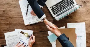چگونه یک شرکت خدمات حسابداری خوب انتخاب کنیم؟ نکات و معیارها