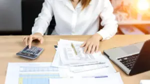 چگونه برون‌سپاری حسابداری می‌تواند به کسب‌وکارهای کوچک کمک کند؟